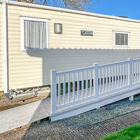 Orchards Holiday Park Newbridge  Exteriör bild