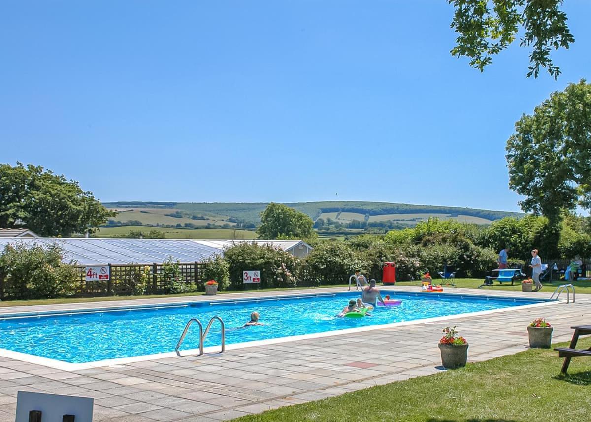 Orchards Holiday Park Newbridge  Exteriör bild