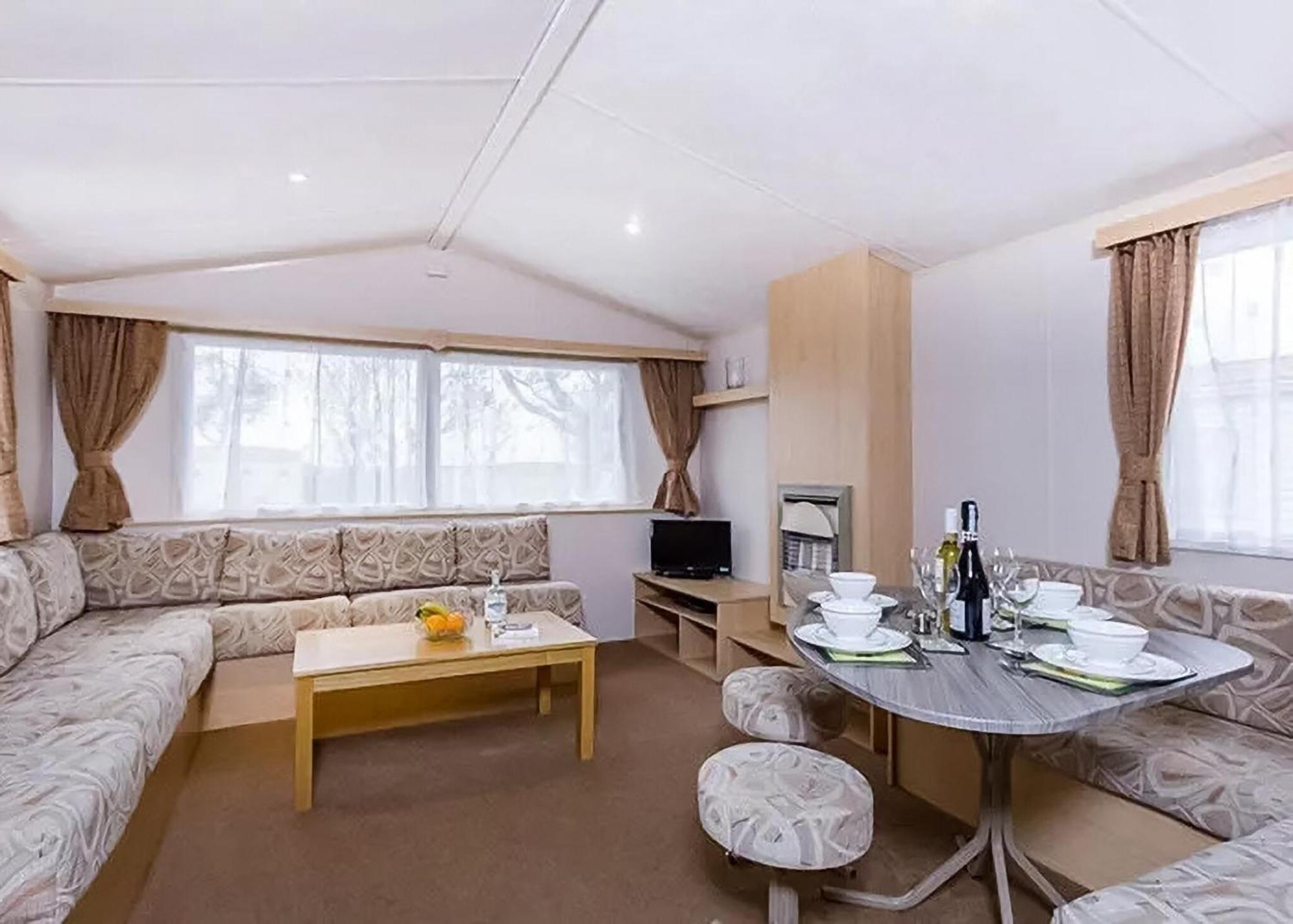 Orchards Holiday Park Newbridge  Rum bild