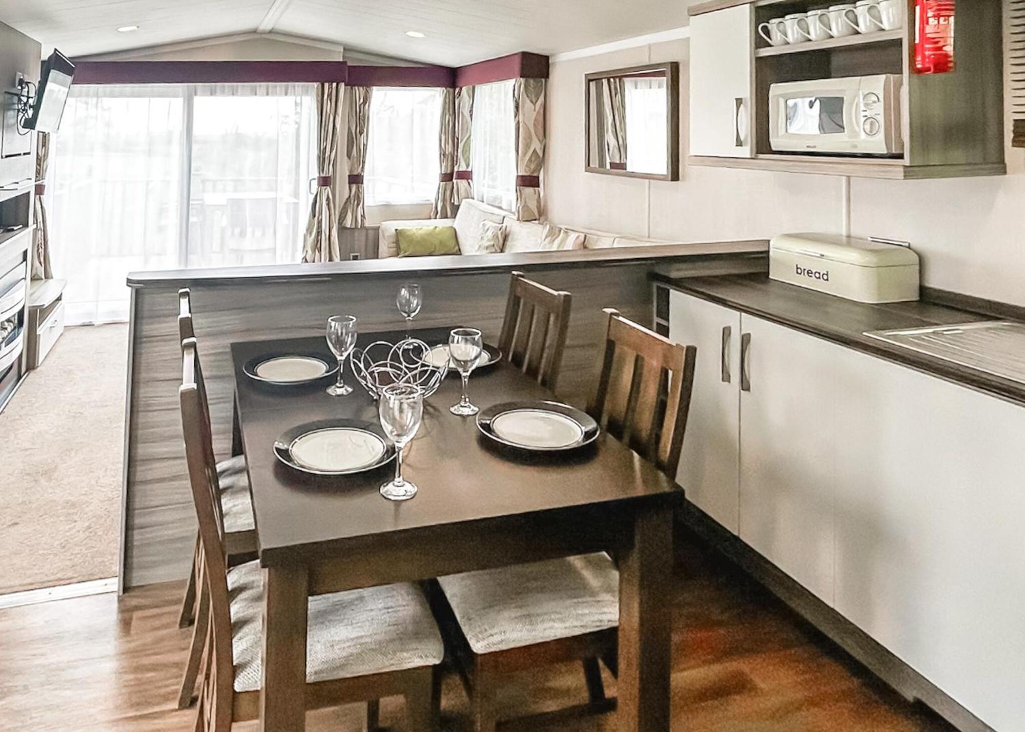 Orchards Holiday Park Newbridge  Rum bild