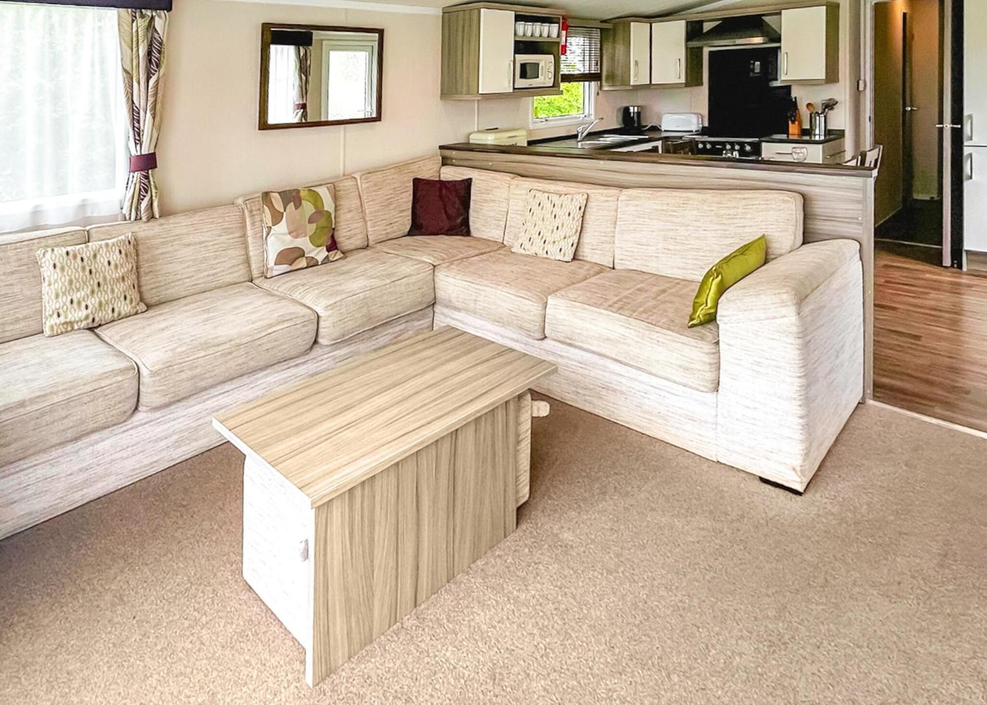Orchards Holiday Park Newbridge  Exteriör bild